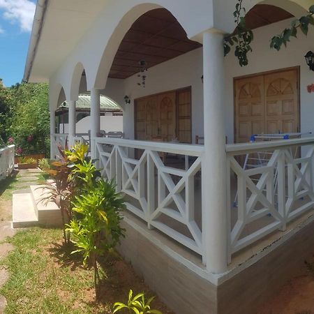 Maison De Vacanze Baie Sainte Anne エクステリア 写真