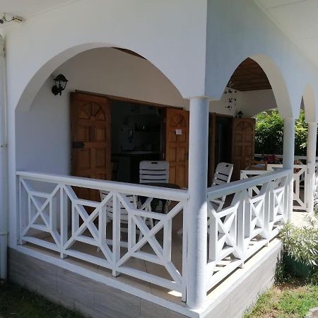 Maison De Vacanze Baie Sainte Anne エクステリア 写真