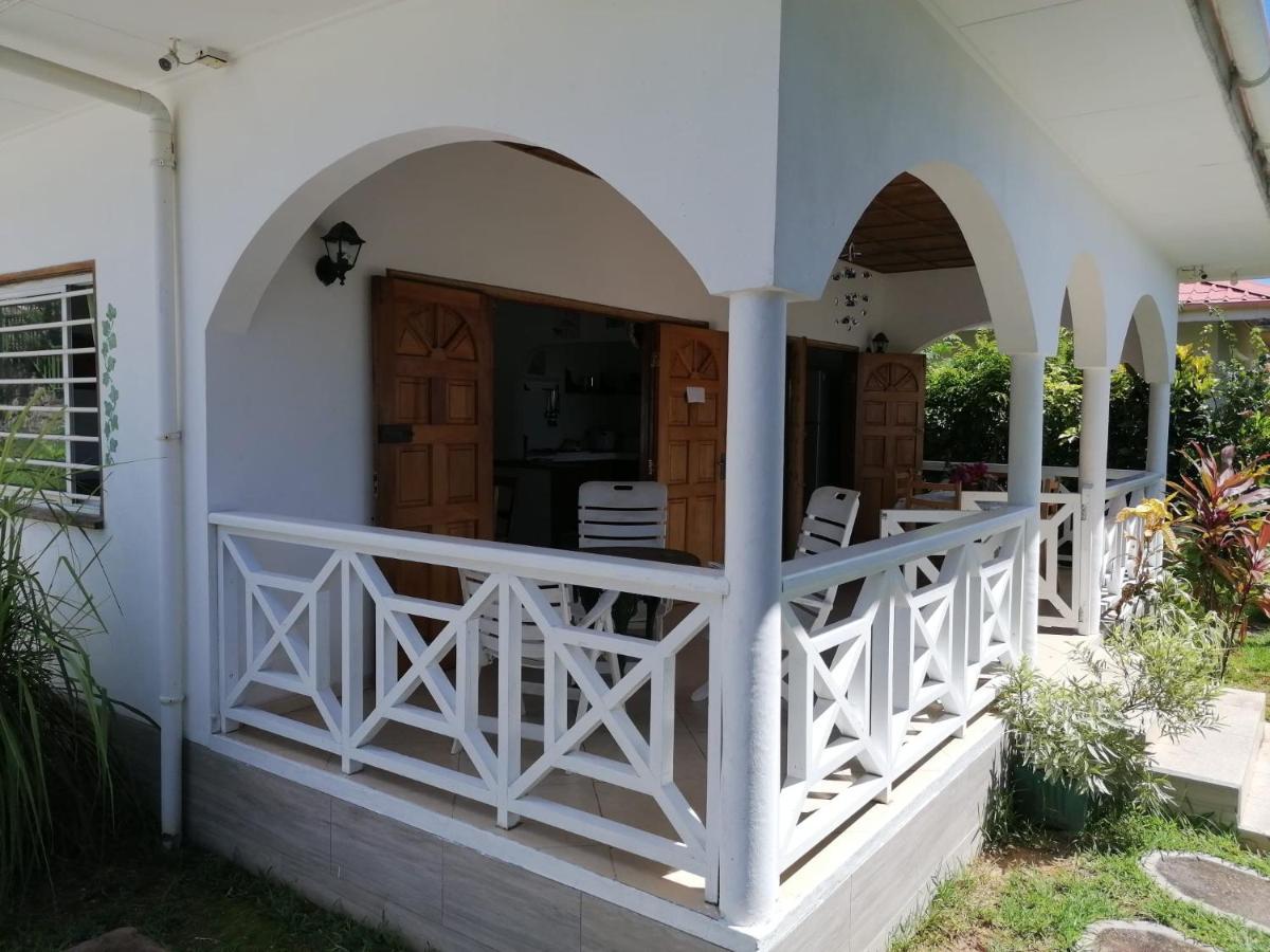 Maison De Vacanze Baie Sainte Anne エクステリア 写真