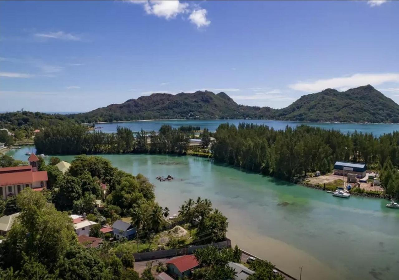 Maison De Vacanze Baie Sainte Anne エクステリア 写真